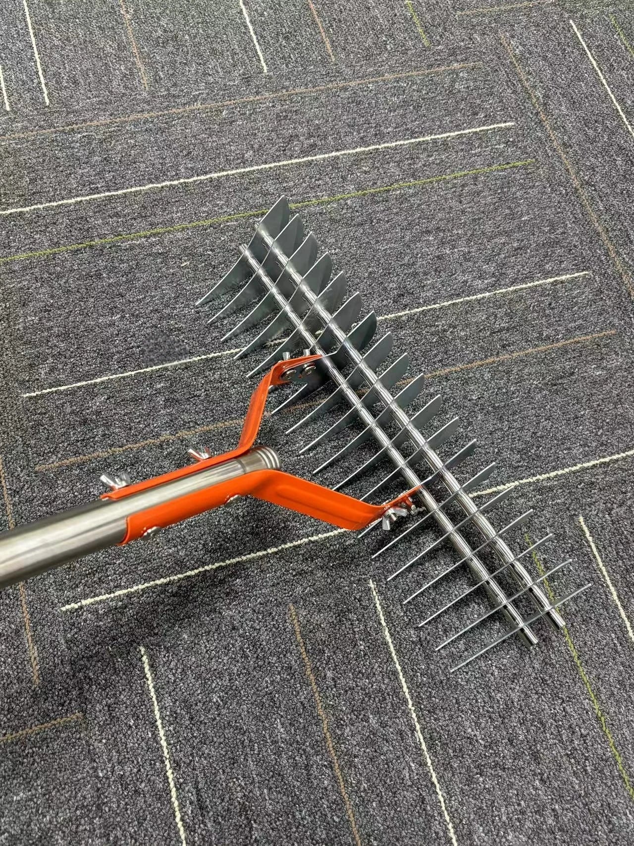 Versatile Grass Grooming Rake Lawn Thatching Rake Robust Dethatcher Rake for Cleaning Dead Grass, Yard Garden Durable Soil Rake