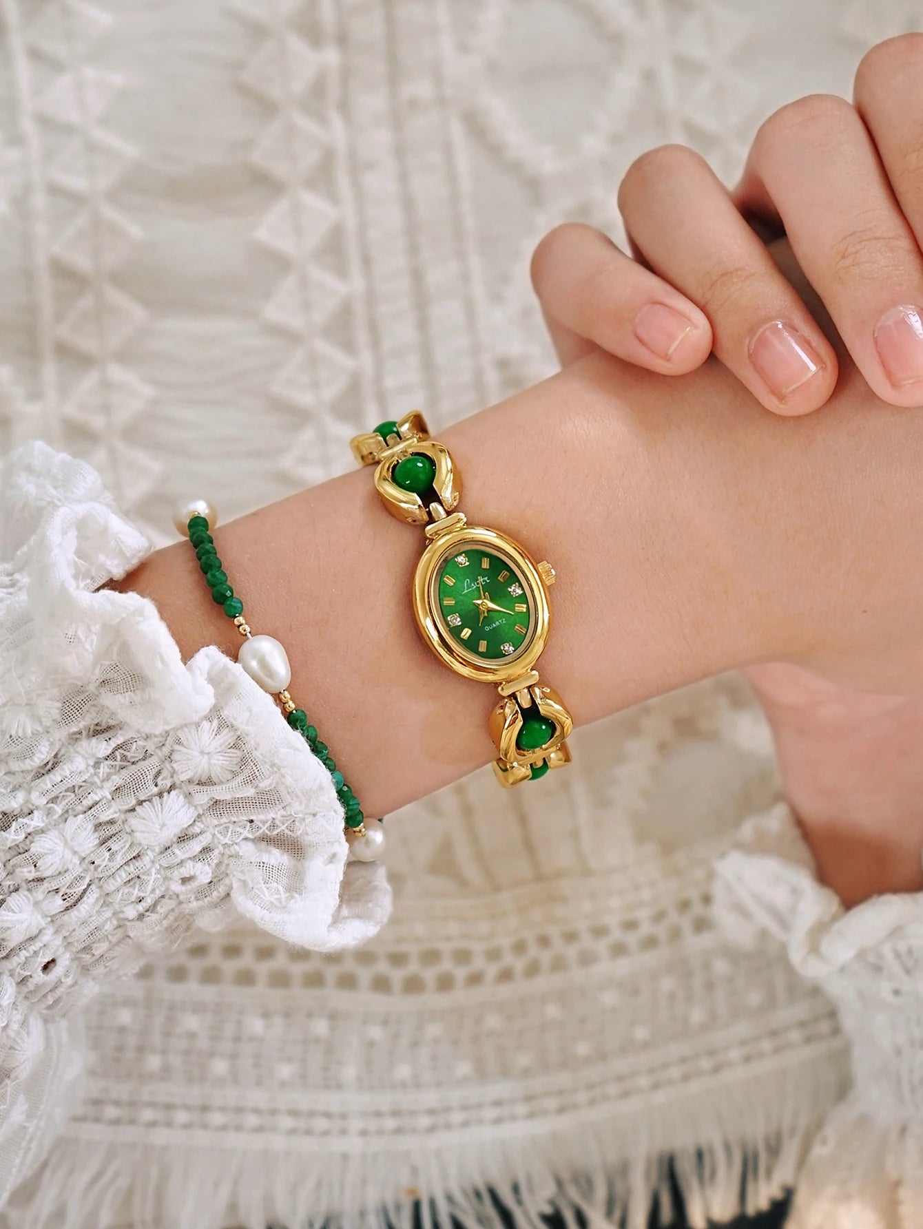 1 Piece of New High-End Luxury Women's Watch with Pearl and Rhinestone Inlays, Featuring a Vintage and Elegant Design, an Oval Pearl Mother-Of-Pearl Dial, 30m Waterproof, Suitable for Daily Wear, Parties, Vacations, and Other