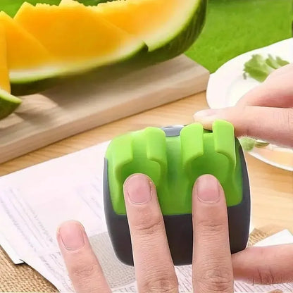 1 Peeler in Black Green Color, Easy To Grip, Comfortable To Use, Suitable for Carrots, Potatoes, and Other Fruits and Vegetables