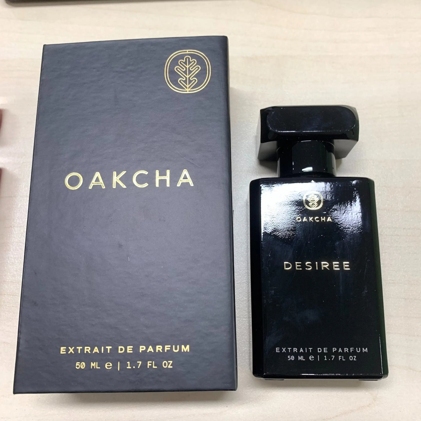 OAKCHA is a refreshing perfume suitable for both men and women, with a capacity of 50ml/1.7oz
