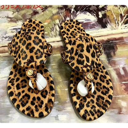New Women's 2026 Summer Non-Slip Sandals Hollow-Out Design Flat Outdoor Beach Slip-On Sandals Flat Flip-Flop Style Women's Casual Hollow Flat Slides Designer Shoes Plus Size