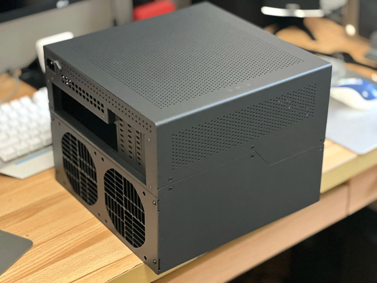 N10 NAS Case - 10+2 Bay Hot Swap, Supports MATX Board & 1U PSU, 4 PCI-E Slots, Aluminum Chassis for Storage
