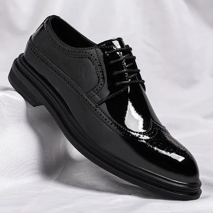 Glossy Patent Leather Brogue Perforated Carved Formal Dress Shoes Lace Up Fashion Young Men Groom Wedding Party Leather Shoes