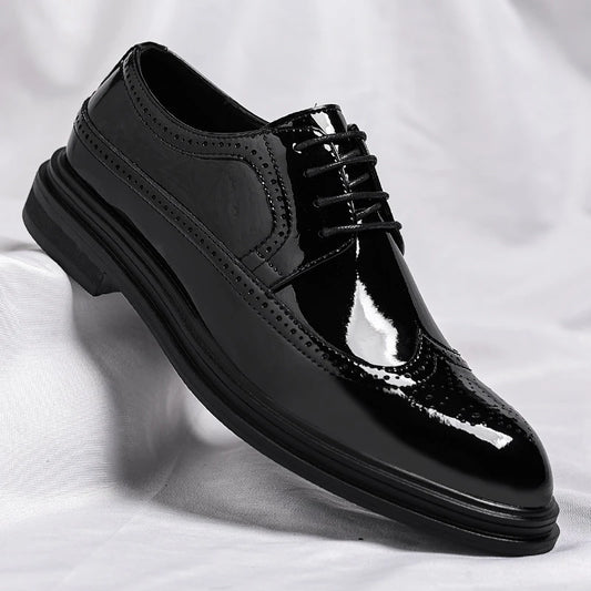 Glossy Patent Leather Brogue Perforated Carved Formal Dress Shoes Lace Up Fashion Young Men Groom Wedding Party Leather Shoes