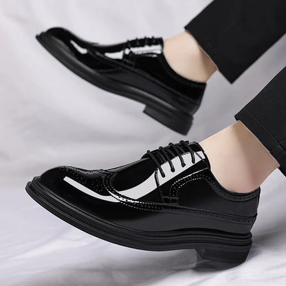 Glossy Patent Leather Brogue Perforated Carved Formal Dress Shoes Lace Up Fashion Young Men Groom Wedding Party Leather Shoes