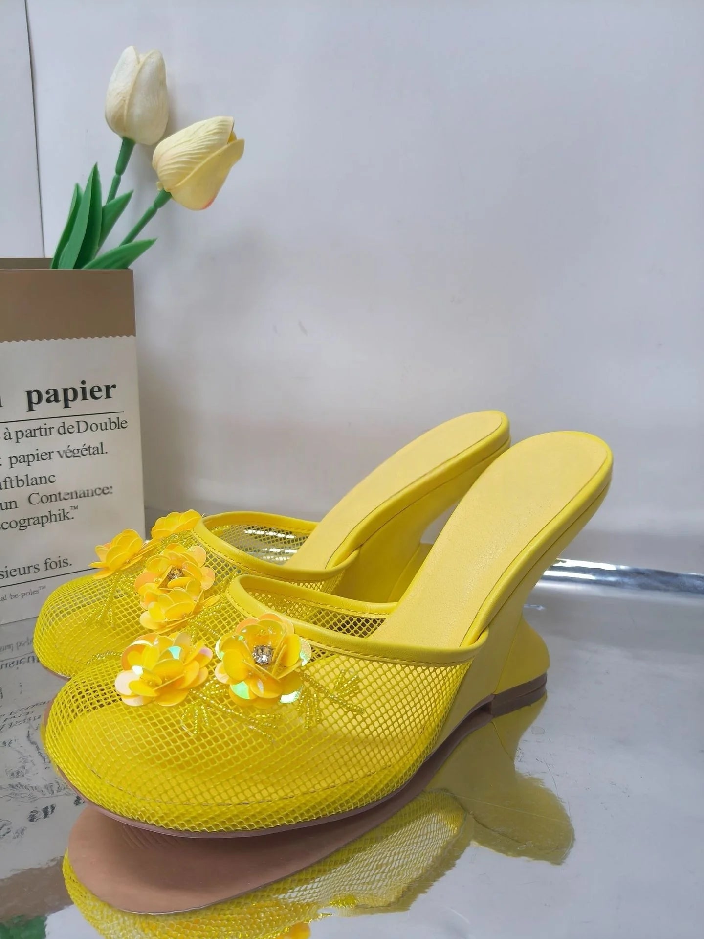 European and American Fashion Hollow Flower Baotou Banquet Half Slippers for Women's Outdoor Versatile Slope Heel Fashion Shoes