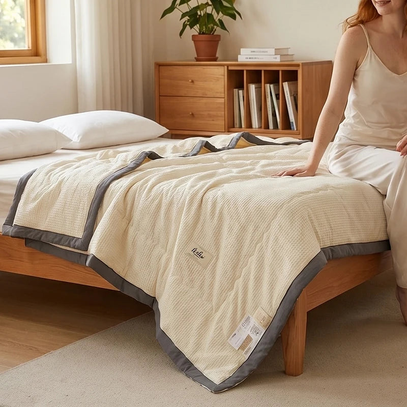 Skin-Friendly Soft Cooling Comforter Quilt Blanket, Oversized Lightweight Breathable Summer Air Conditioner Quilt, Thin Nap Blanket for Home Dorm Office, Machine Washable
