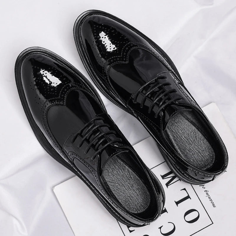 Glossy Patent Leather Brogue Perforated Carved Formal Dress Shoes Lace Up Fashion Young Men Groom Wedding Party Leather Shoes
