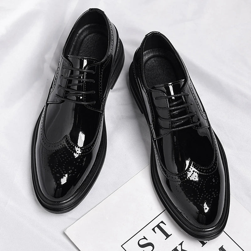 Glossy Patent Leather Brogue Perforated Carved Formal Dress Shoes Lace Up Fashion Young Men Groom Wedding Party Leather Shoes