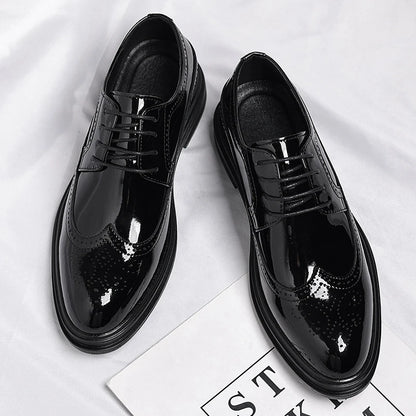 Glossy Patent Leather Brogue Perforated Carved Formal Dress Shoes Lace Up Fashion Young Men Groom Wedding Party Leather Shoes