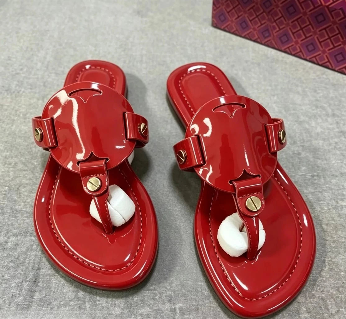New Women's 2026 Summer Non-Slip Sandals Hollow-Out Design Flat Outdoor Beach Slip-On Sandals Flat Flip-Flop Style Women's Casual Hollow Flat Slides Designer Shoes Plus Size