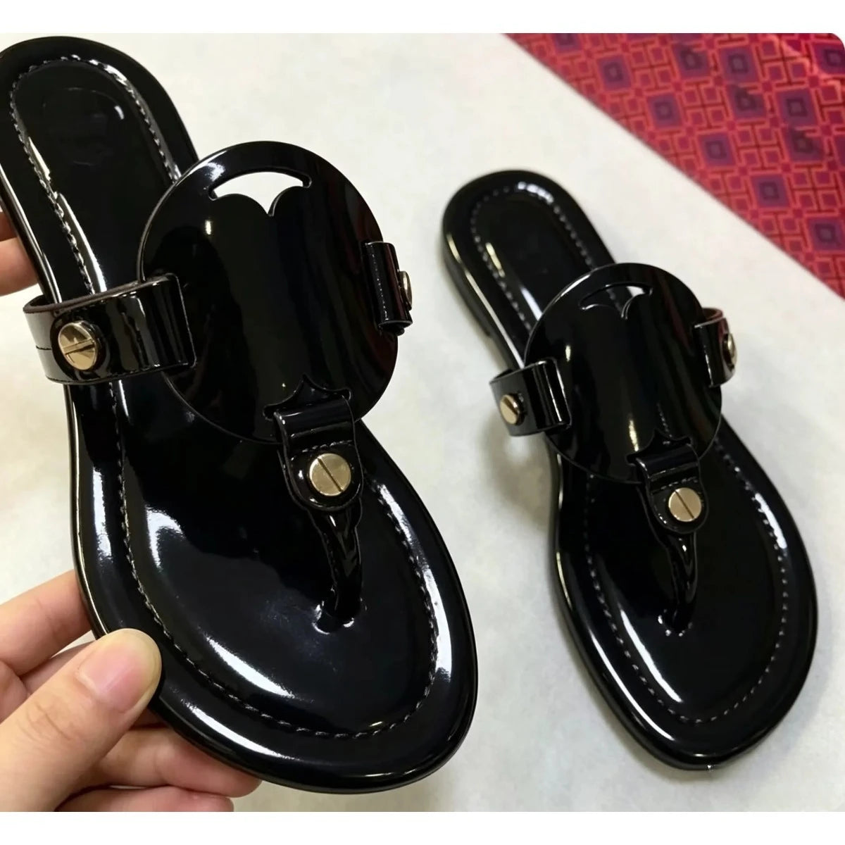 New Women's 2026 Summer Non-Slip Sandals Hollow-Out Design Flat Outdoor Beach Slip-On Sandals Flat Flip-Flop Style Women's Casual Hollow Flat Slides Designer Shoes Plus Size