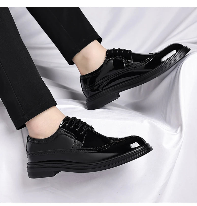 Glossy Patent Leather Brogue Perforated Carved Formal Dress Shoes Lace Up Fashion Young Men Groom Wedding Party Leather Shoes