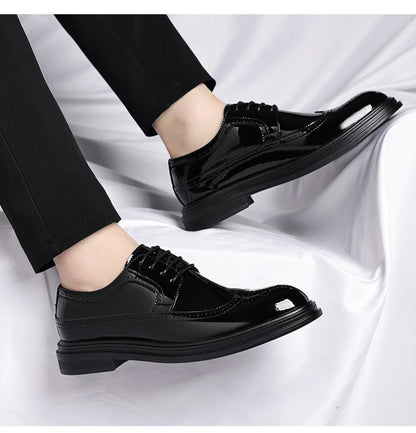Glossy Patent Leather Brogue Perforated Carved Formal Dress Shoes Lace Up Fashion Young Men Groom Wedding Party Leather Shoes