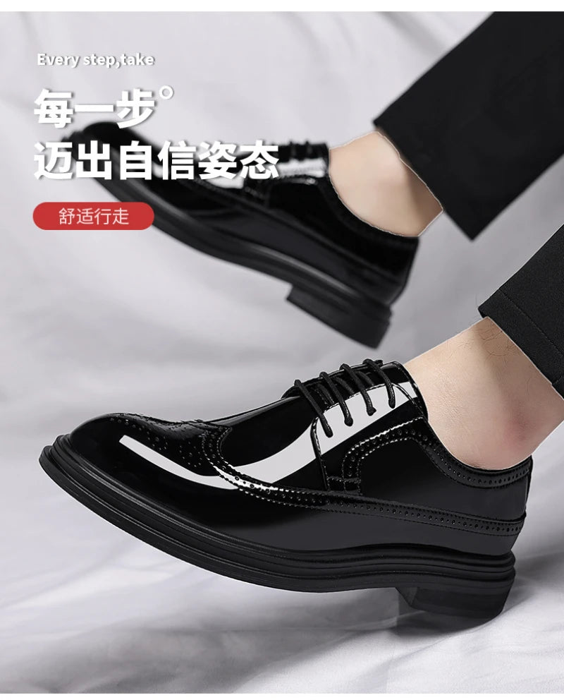 Glossy Patent Leather Brogue Perforated Carved Formal Dress Shoes Lace Up Fashion Young Men Groom Wedding Party Leather Shoes