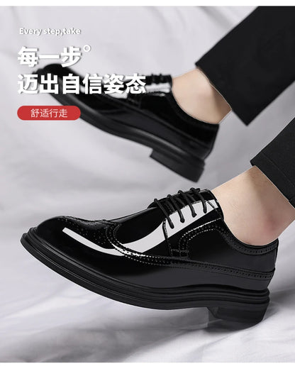 Glossy Patent Leather Brogue Perforated Carved Formal Dress Shoes Lace Up Fashion Young Men Groom Wedding Party Leather Shoes