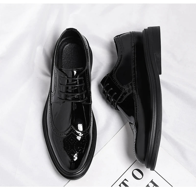 Glossy Patent Leather Brogue Perforated Carved Formal Dress Shoes Lace Up Fashion Young Men Groom Wedding Party Leather Shoes