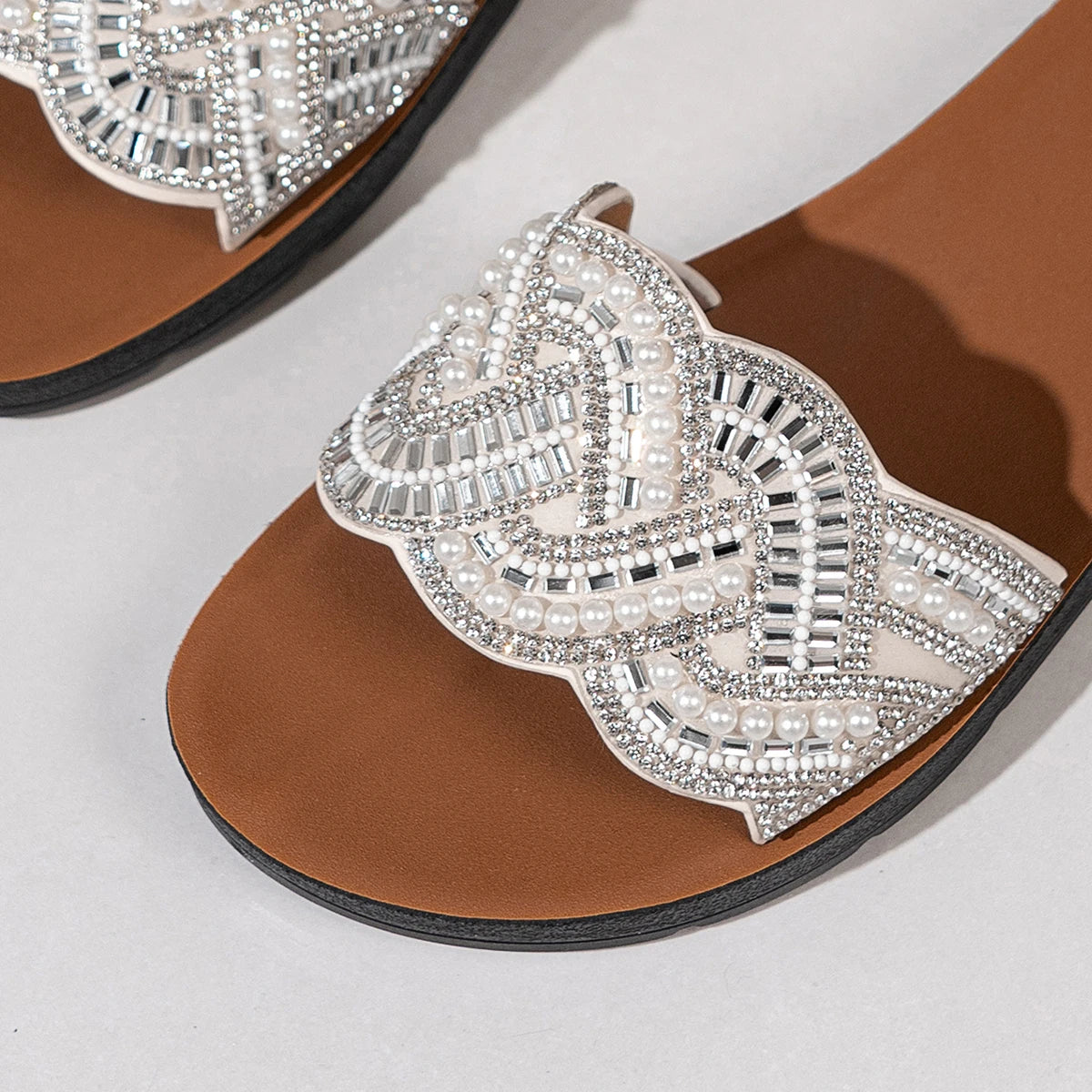 PXASXR Pearl Sandals for Women Fashionable Wear-Resistant Flat Bottom Slippers Comfortable Casual Beachwear Outdoor Slippers
