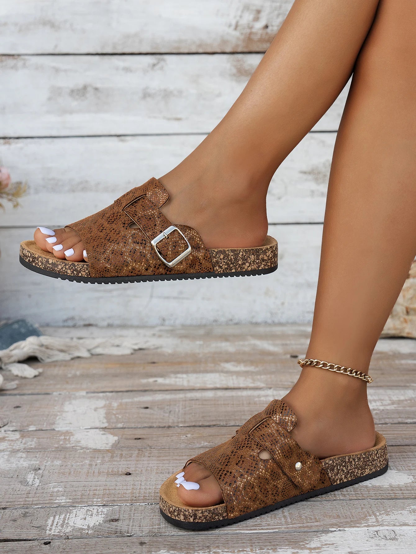 Women's Casual Retro Animal Snake Print Slippers and Sandals - Stylish Buckle Single-Strap Design, Non-Slip Pvc Sole, Comfortable Pu Upper, Suitable for Casual Beach Wear, Indoor and Outdoor Outfits, Spring and Summer Series