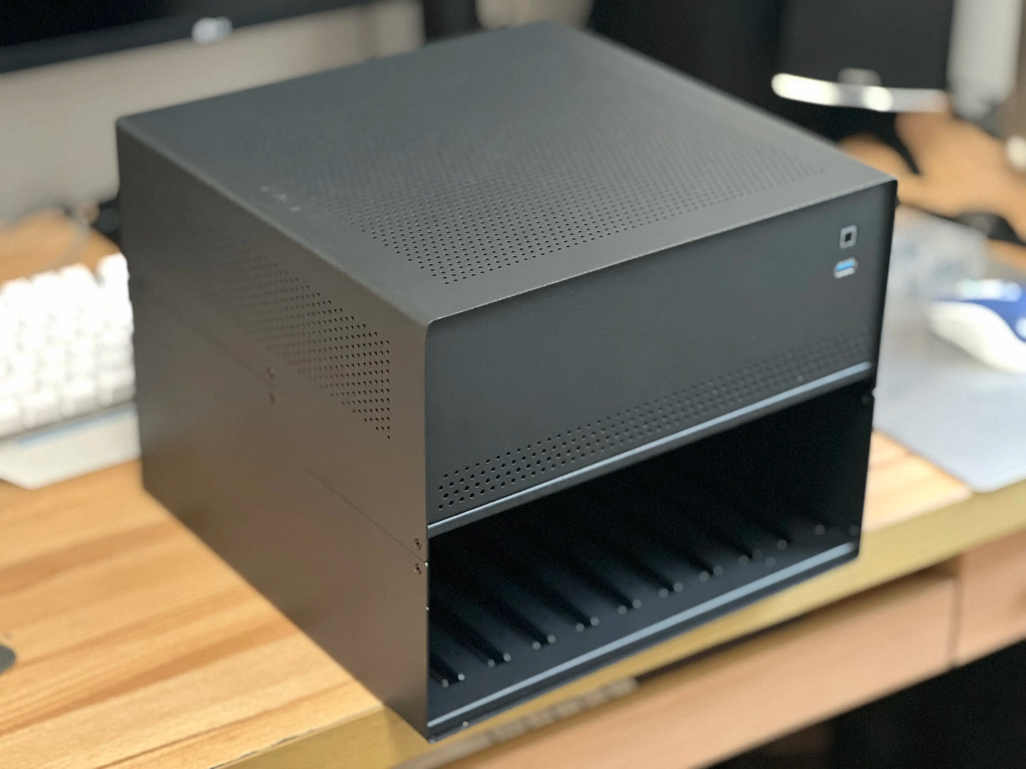 N10 NAS Case - 10+2 Bay Hot Swap, Supports MATX Board & 1U PSU, 4 PCI-E Slots, Aluminum Chassis for Storage