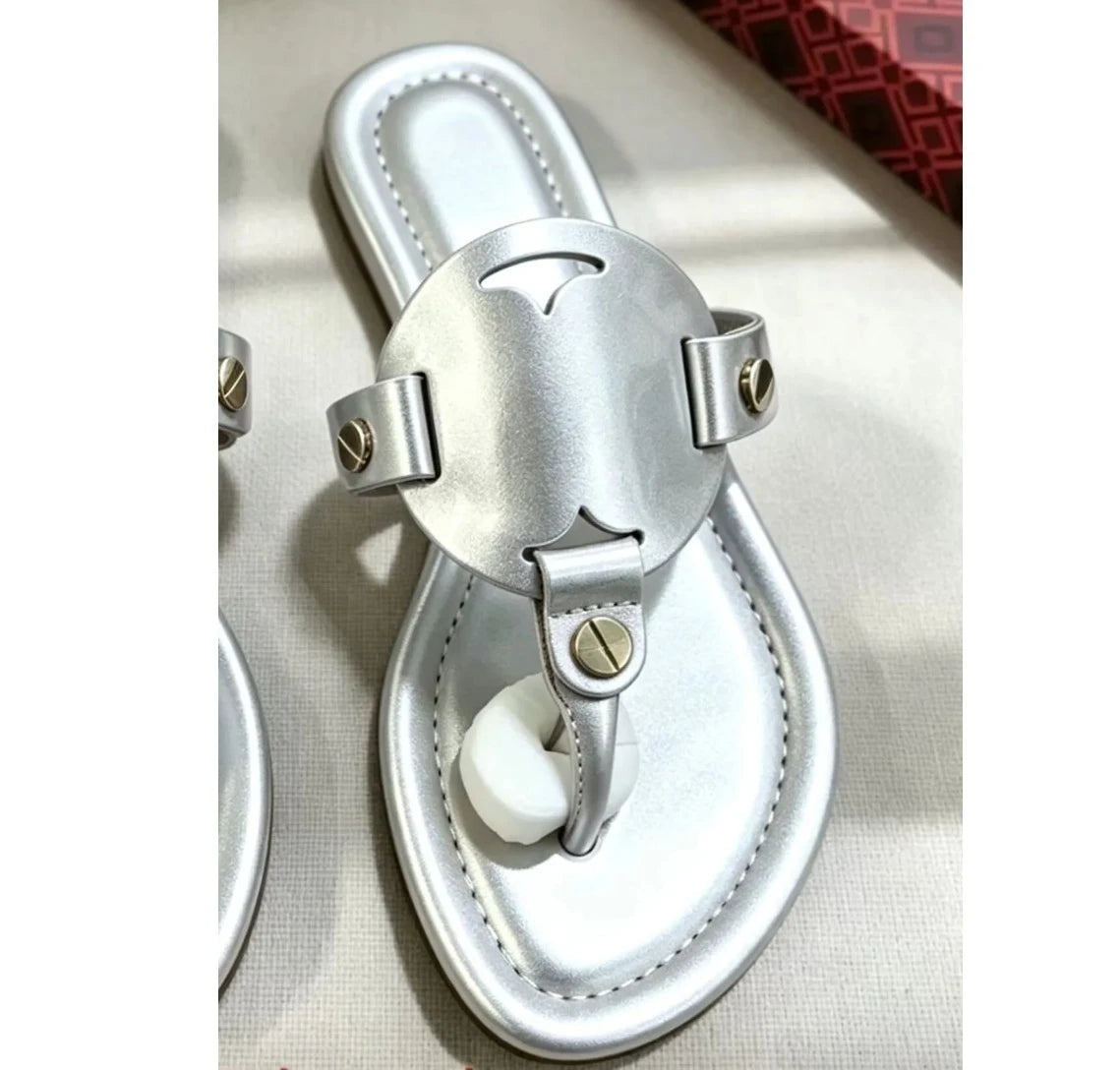 New Women's 2026 Summer Non-Slip Sandals Hollow-Out Design Flat Outdoor Beach Slip-On Sandals Flat Flip-Flop Style Women's Casual Hollow Flat Slides Designer Shoes Plus Size