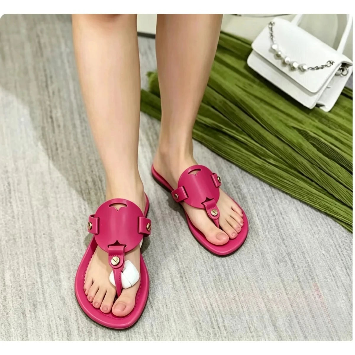 New Women's 2026 Summer Non-Slip Sandals Hollow-Out Design Flat Outdoor Beach Slip-On Sandals Flat Flip-Flop Style Women's Casual Hollow Flat Slides Designer Shoes Plus Size