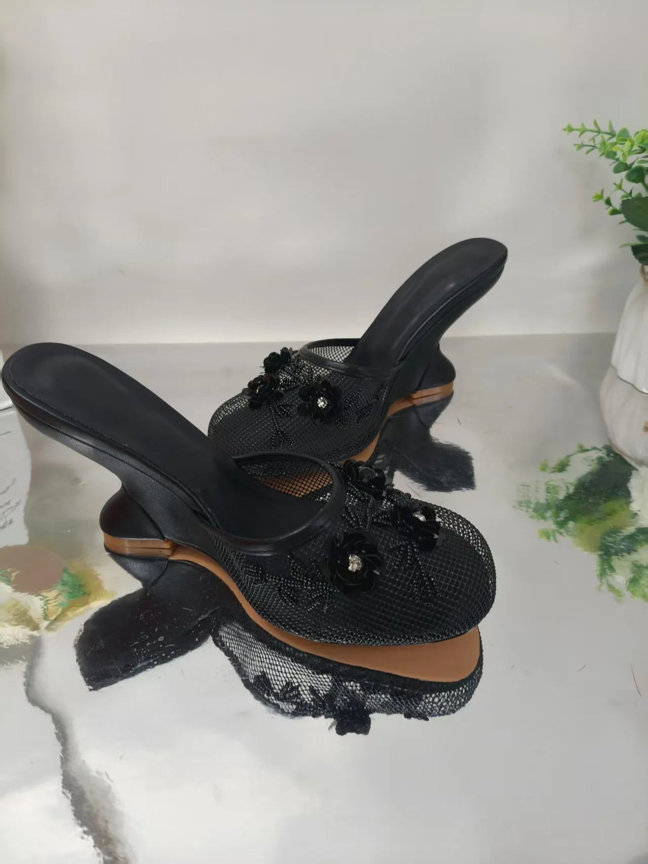 European and American Fashion Hollow Flower Baotou Banquet Half Slippers for Women's Outdoor Versatile Slope Heel Fashion Shoes