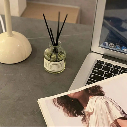 50ml Flameless Home Fragrance Room Flameless Freesia Jasmine Fragrance Oil with Reed Diffuser Stick Home Room Air Freshener Deco