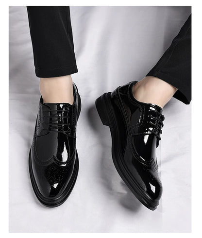 Glossy Patent Leather Brogue Perforated Carved Formal Dress Shoes Lace Up Fashion Young Men Groom Wedding Party Leather Shoes