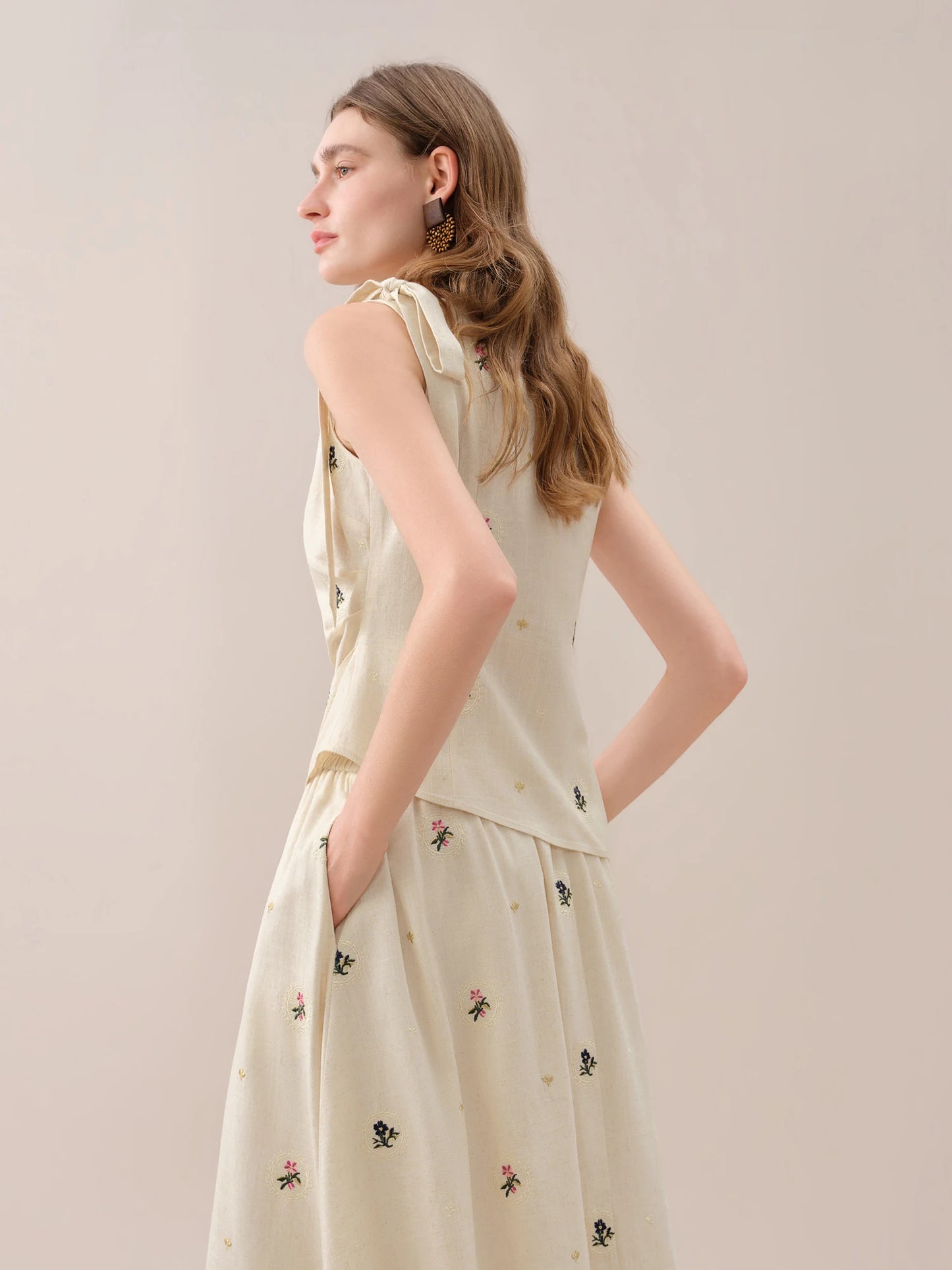 FSLE【Premium Series】Fashionable Embroidered Sleeveless Top and Tulip Skirt Elastic Waist Retro Women 2026 Summer New Arrival Set