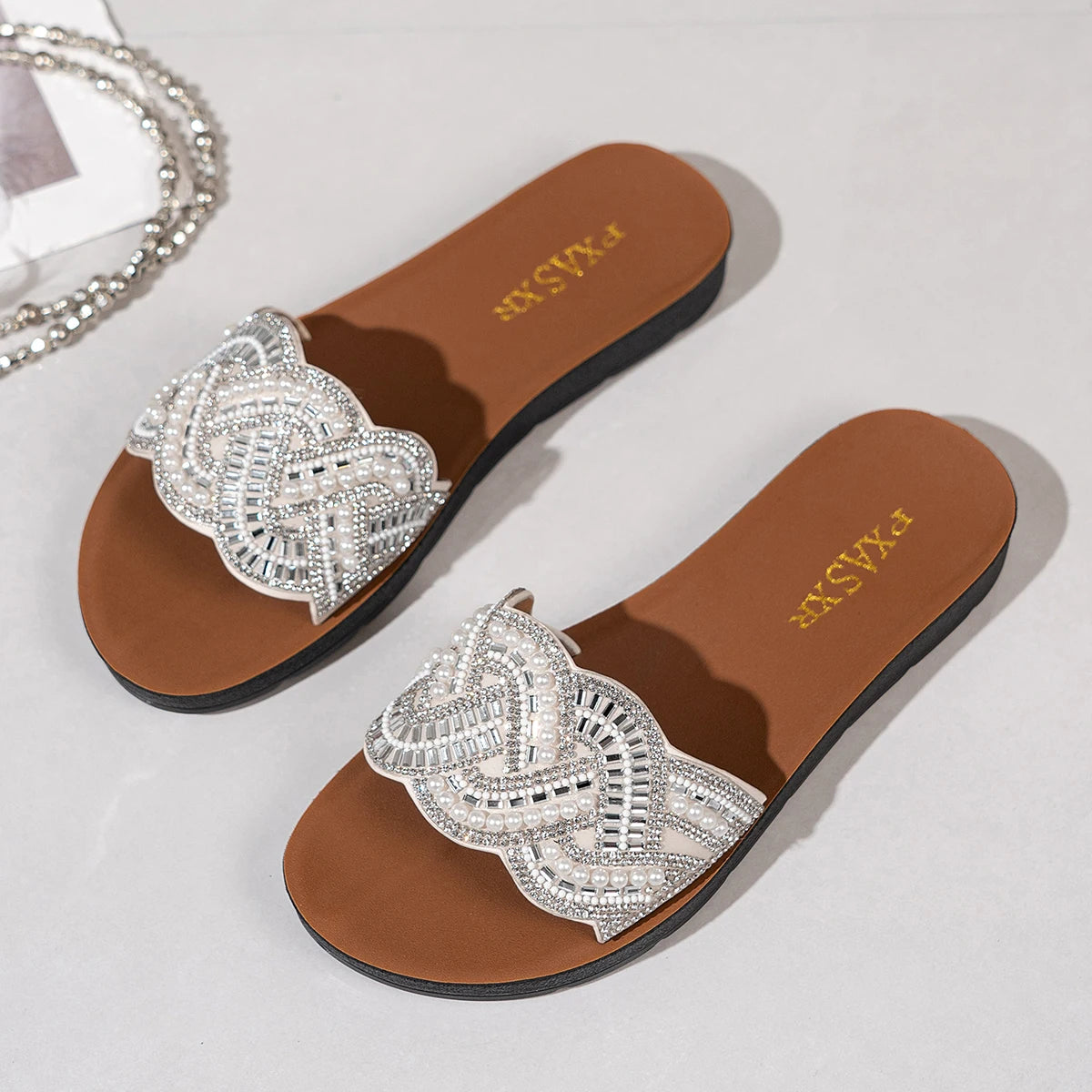 PXASXR Pearl Sandals for Women Fashionable Wear-Resistant Flat Bottom Slippers Comfortable Casual Beachwear Outdoor Slippers