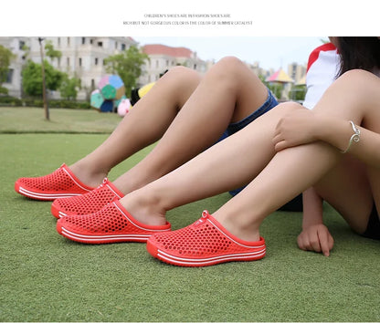 Comfortable Men Pool Sandals Summer Outdoor Beach Shoes Men Slip on Garden Clogs Casual Water Shower Slippers Unisex