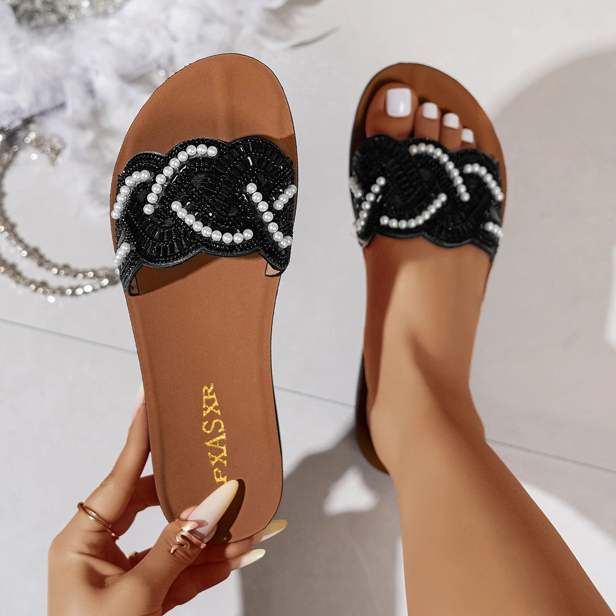 PXASXR Pearl Sandals for Women Fashionable Wear-Resistant Flat Bottom Slippers Comfortable Casual Beachwear Outdoor Slippers