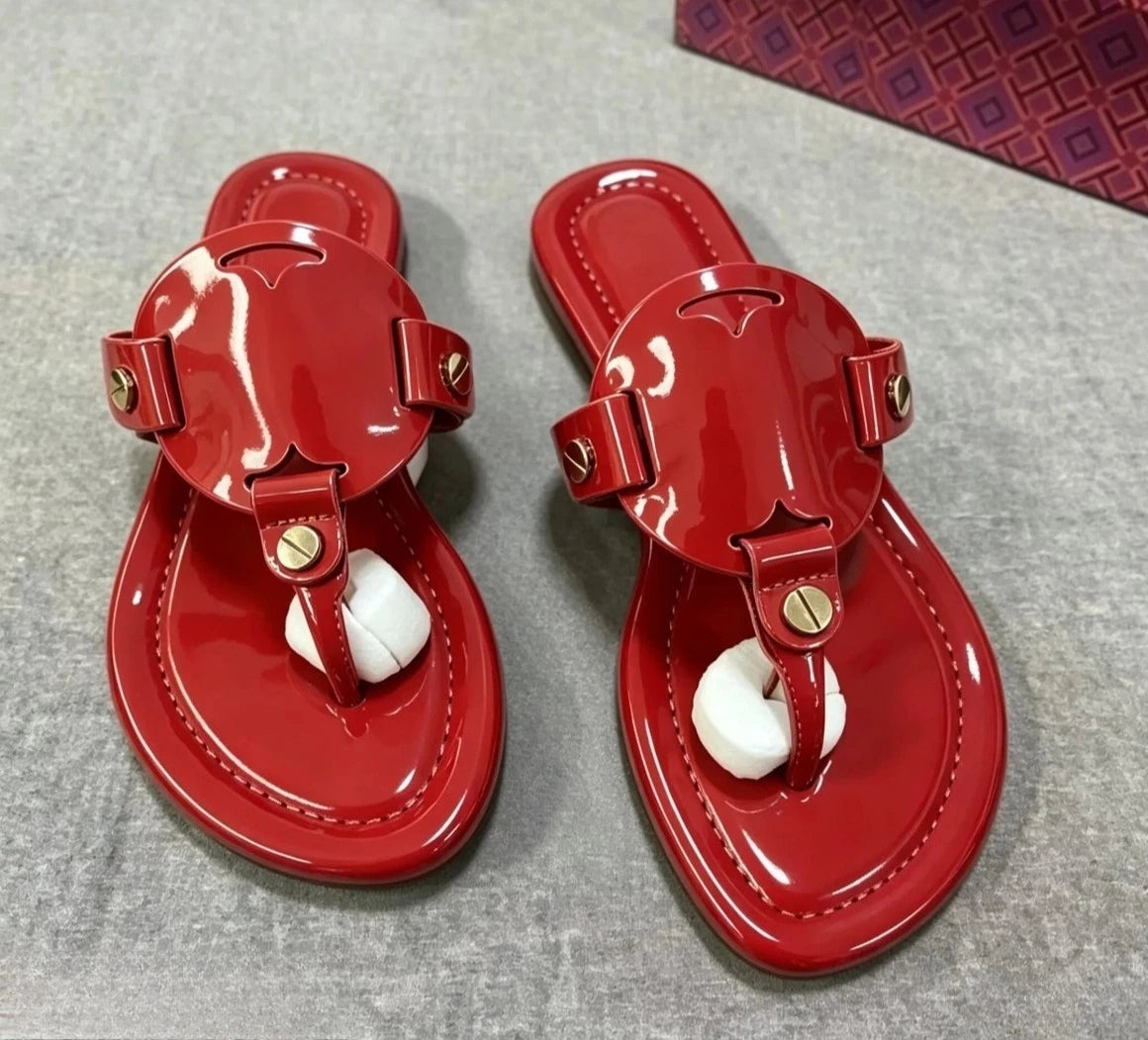 New Women's 2026 Summer Non-Slip Sandals Hollow-Out Design Flat Outdoor Beach Slip-On Sandals Flat Flip-Flop Style Women's Casual Hollow Flat Slides Designer Shoes Plus Size