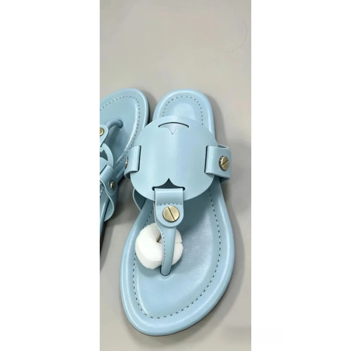 New Women's 2026 Summer Non-Slip Sandals Hollow-Out Design Flat Outdoor Beach Slip-On Sandals Flat Flip-Flop Style Women's Casual Hollow Flat Slides Designer Shoes Plus Size