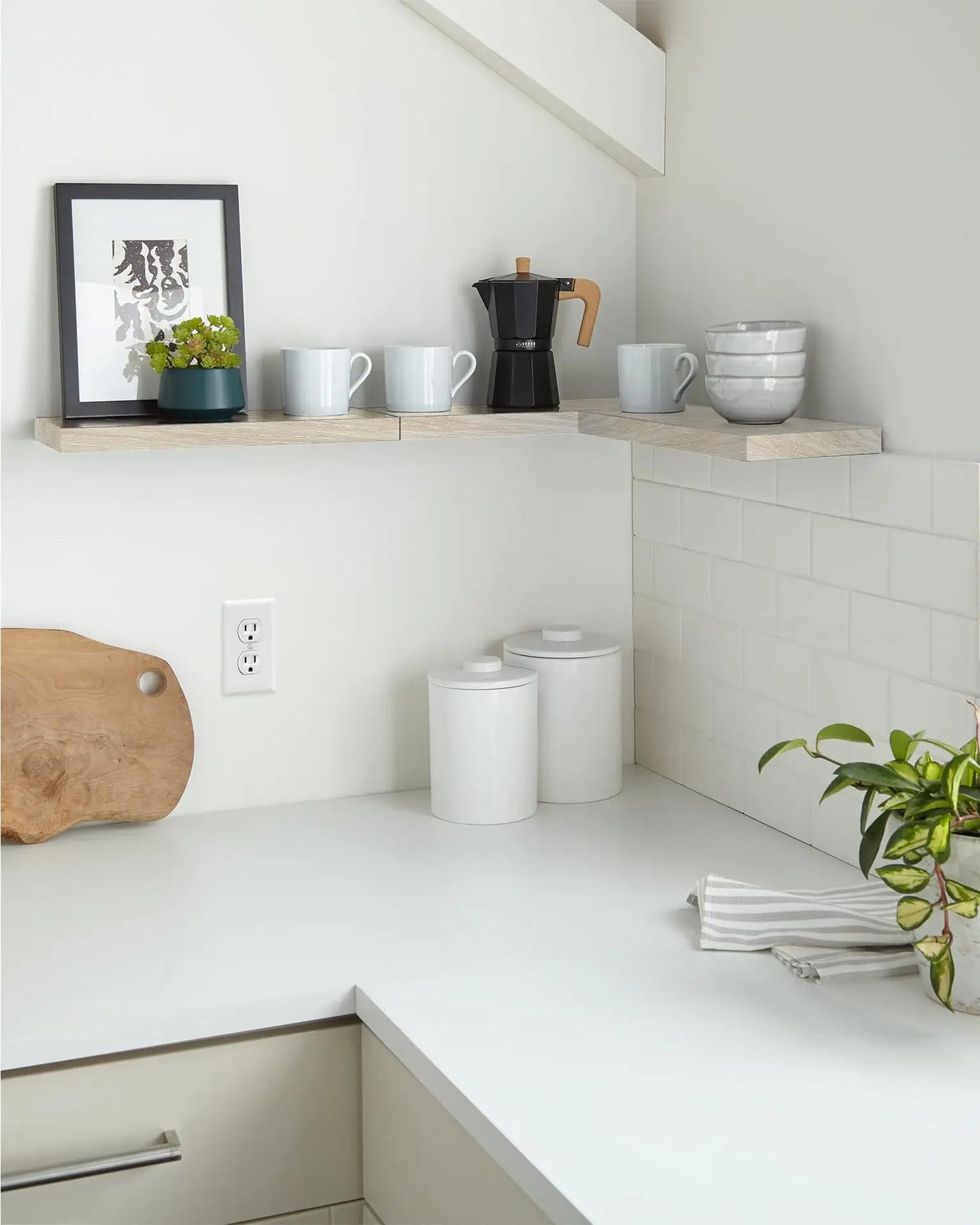 1pcs wall mounted shelf hanging on the wall, a bookshelf in the living room, a straight line wall hanging behind the sofa