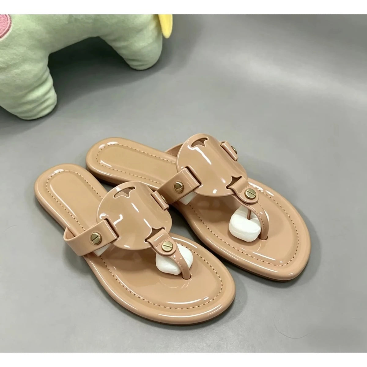 New Women's 2026 Summer Non-Slip Sandals Hollow-Out Design Flat Outdoor Beach Slip-On Sandals Flat Flip-Flop Style Women's Casual Hollow Flat Slides Designer Shoes Plus Size
