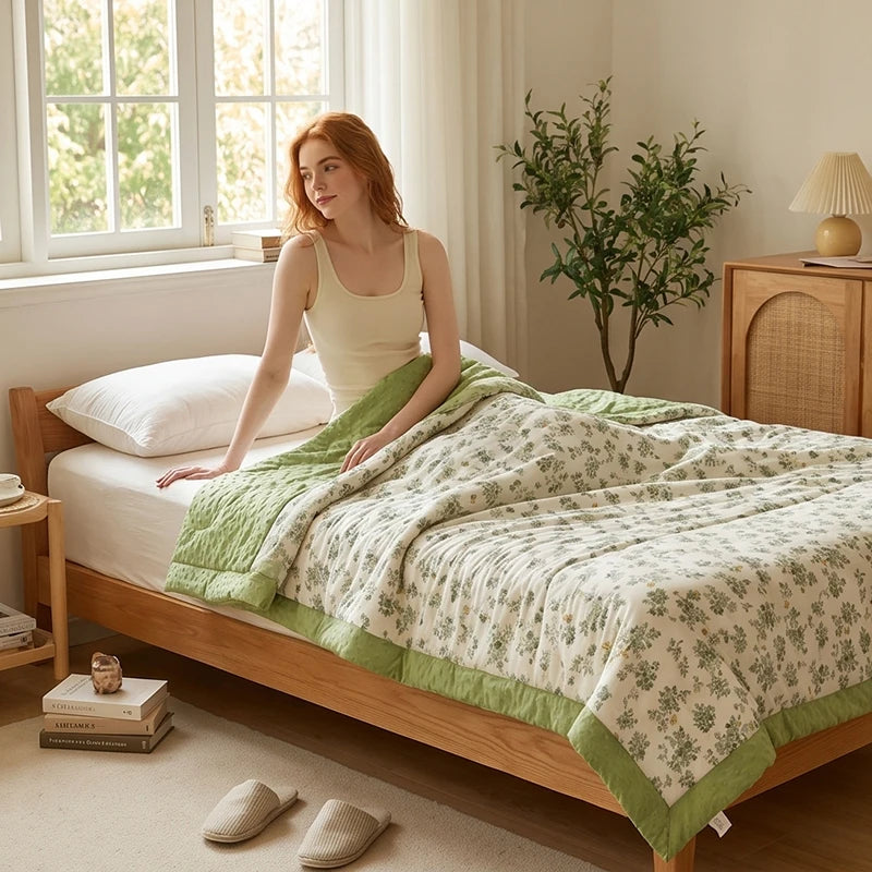 Summer Quilt Printed Polyester Microfiber Filling Lightweight Cooling Bed Blanket