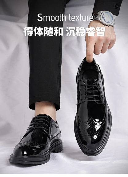 Glossy Patent Leather Brogue Perforated Carved Formal Dress Shoes Lace Up Fashion Young Men Groom Wedding Party Leather Shoes