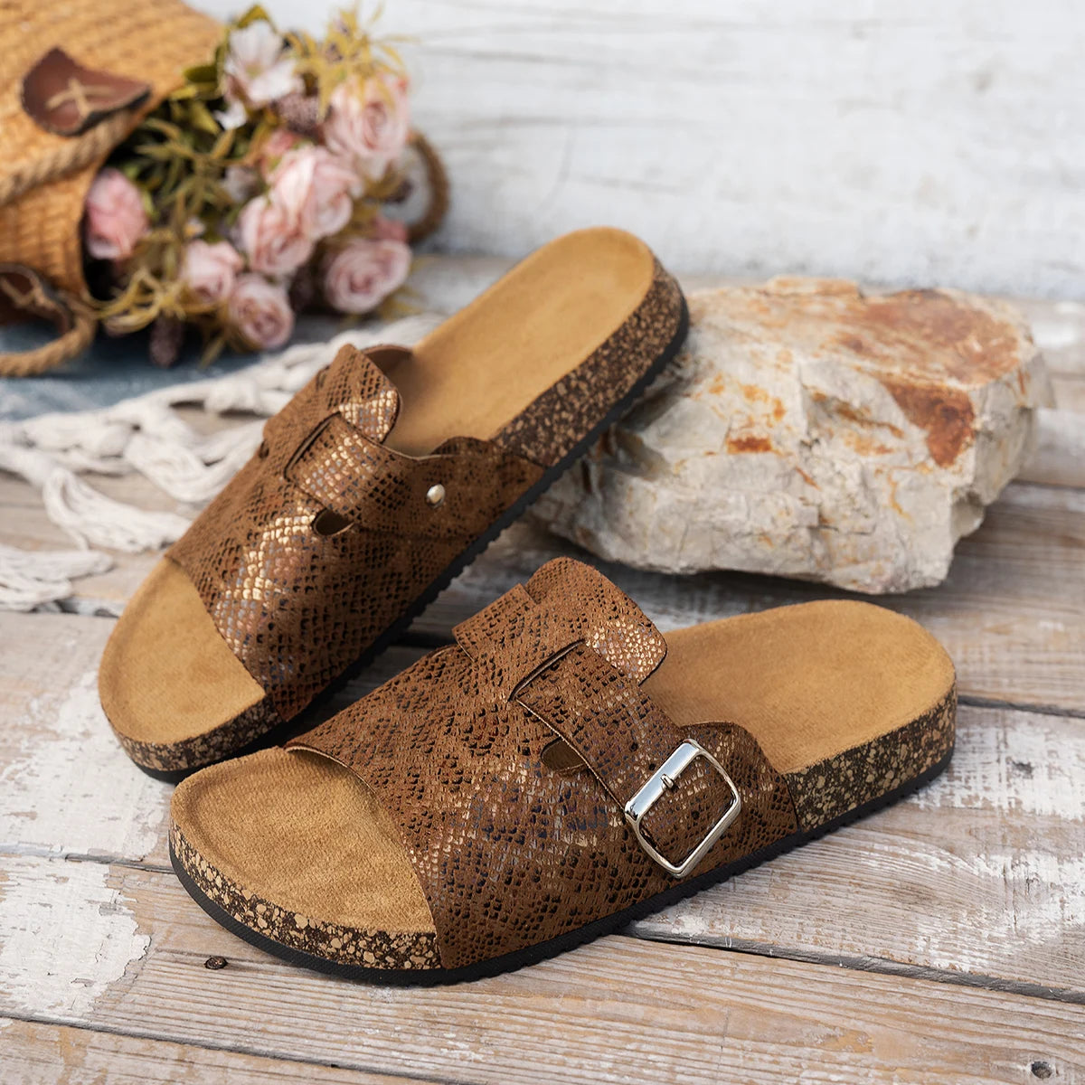 Women's Casual Retro Animal Snake Print Slippers and Sandals - Stylish Buckle Single-Strap Design, Non-Slip Pvc Sole, Comfortable Pu Upper, Suitable for Casual Beach Wear, Indoor and Outdoor Outfits, Spring and Summer Series