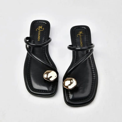 Women'S Summer 2025 New Fashionable Low-Heeled Sandals for Women with a Clip Toe Design, Perfect for Walking
