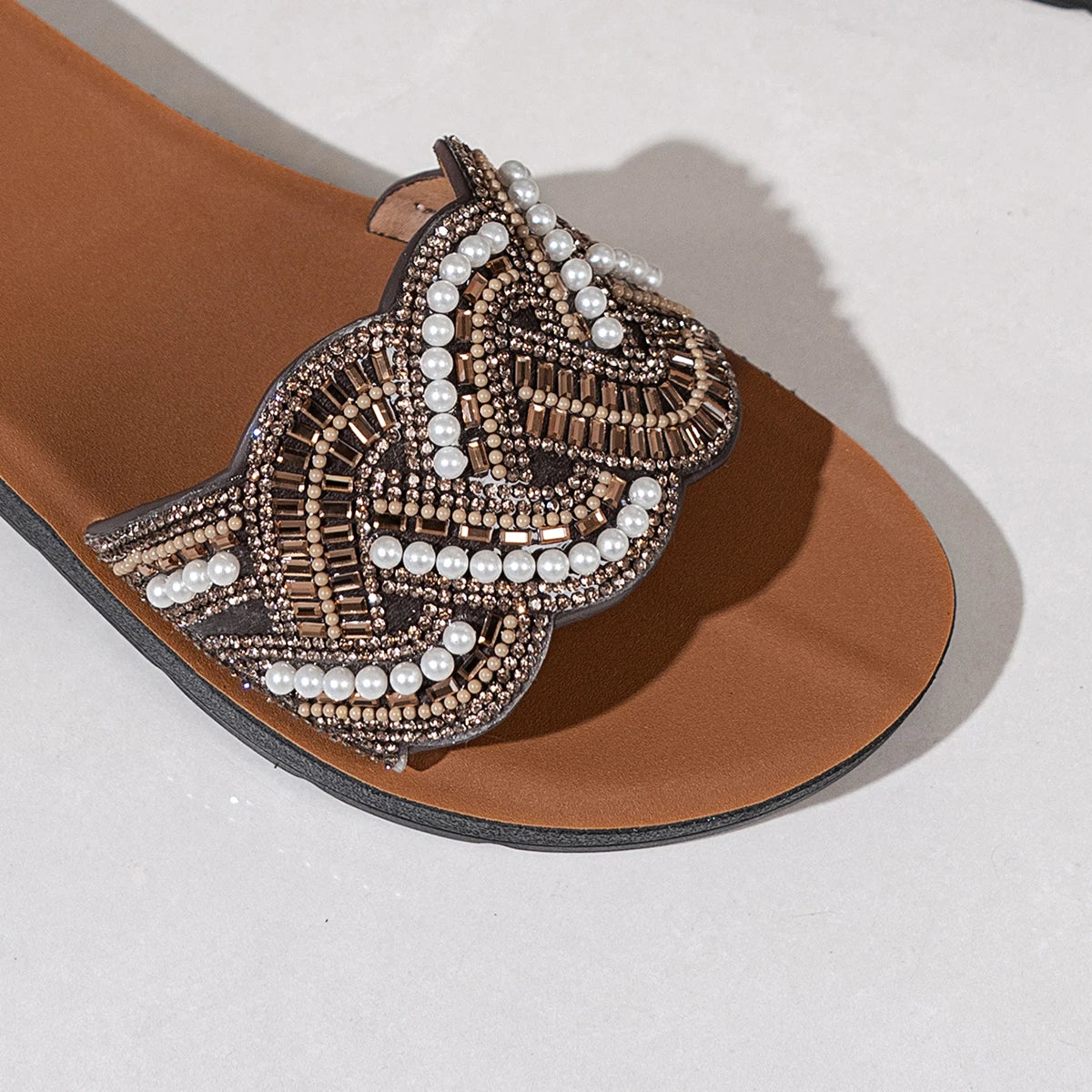 PXASXR Pearl Sandals for Women Fashionable Wear-Resistant Flat Bottom Slippers Comfortable Casual Beachwear Outdoor Slippers