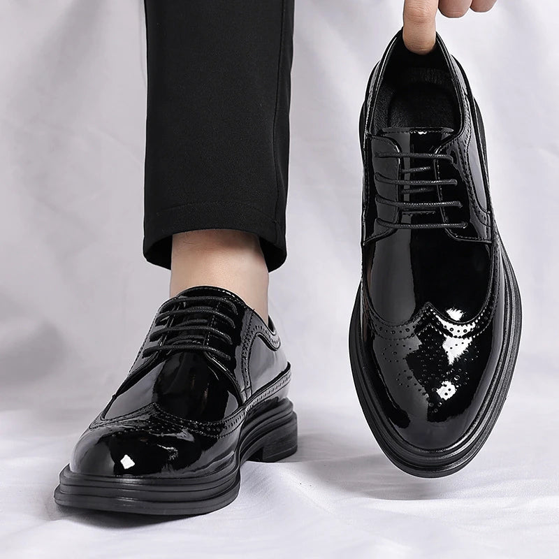 Glossy Patent Leather Brogue Perforated Carved Formal Dress Shoes Lace Up Fashion Young Men Groom Wedding Party Leather Shoes
