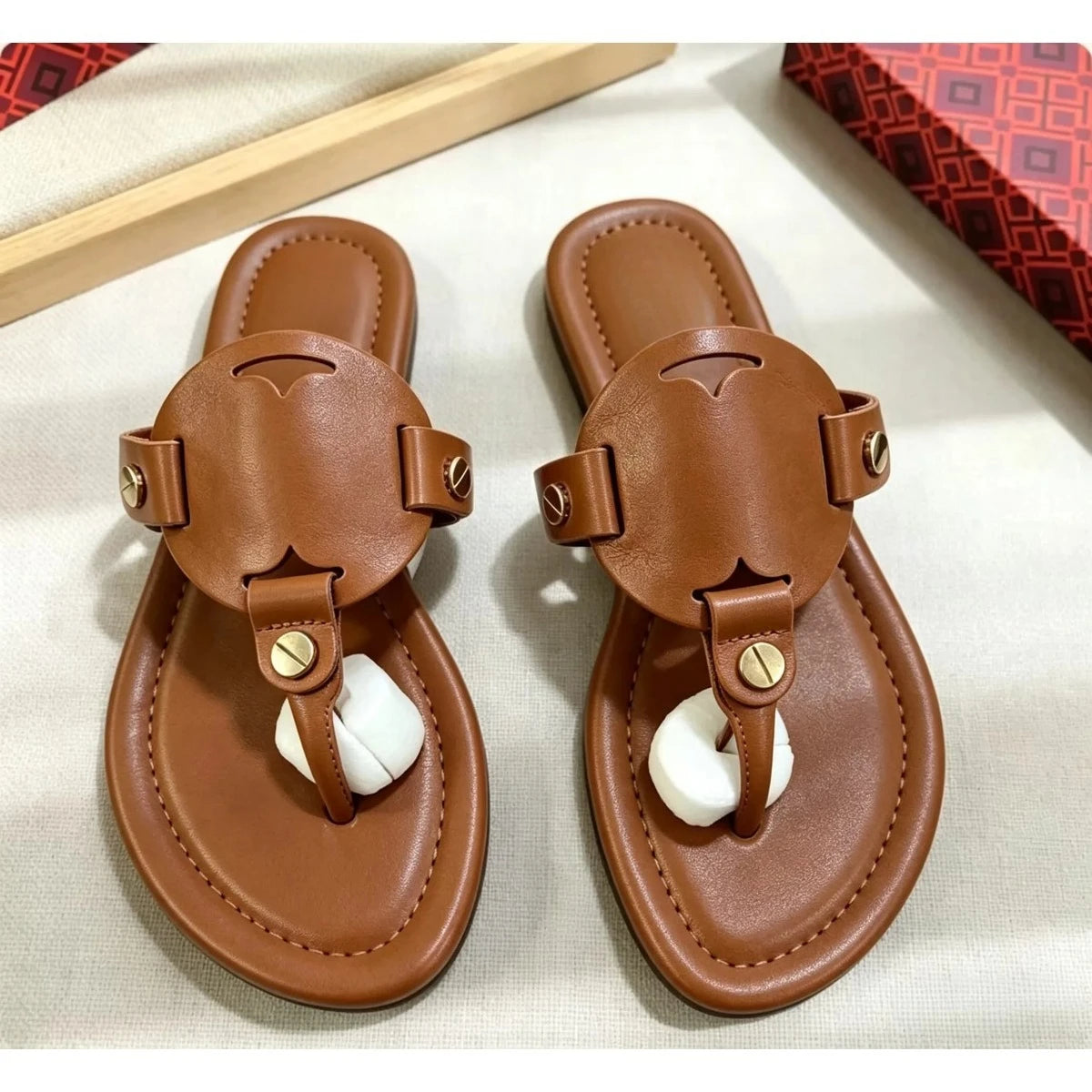 New Women's 2026 Summer Non-Slip Sandals Hollow-Out Design Flat Outdoor Beach Slip-On Sandals Flat Flip-Flop Style Women's Casual Hollow Flat Slides Designer Shoes Plus Size